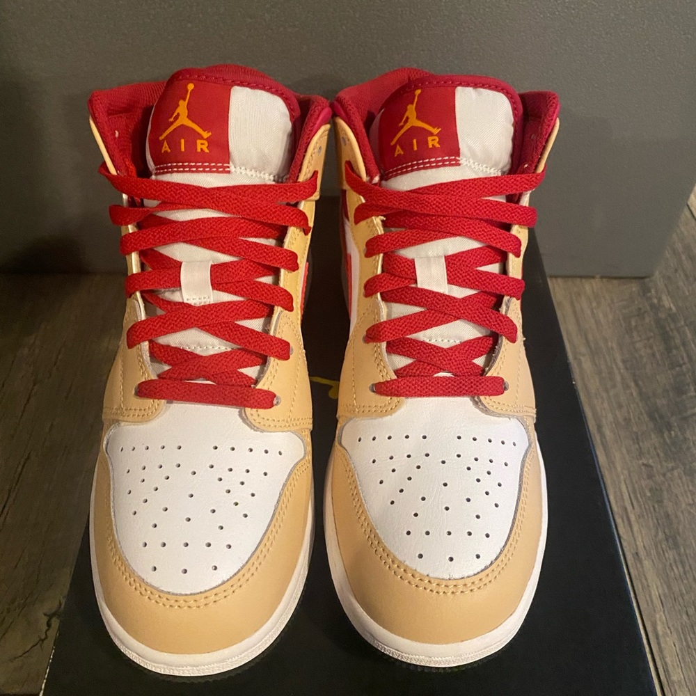 Air Jordan 1 mid. Size 6.5 youth/8womens.